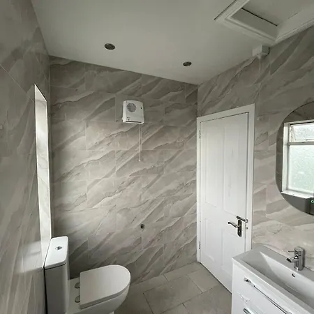 Comfort Triple Near Airport - 1 * Dublin