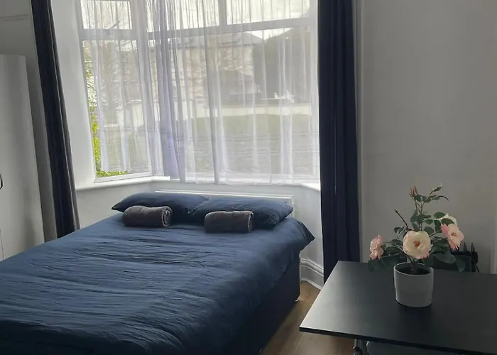 Comfort Triple Near Airport - 1 홈스테이 더블린