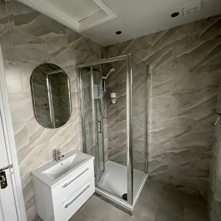 Comfort Triple Near Airport - 1 * Dublin